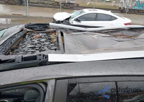 2013 Toyota Rav4 Xle z USA, uszkodzony, nr VIN JTMRFREV0D5025486